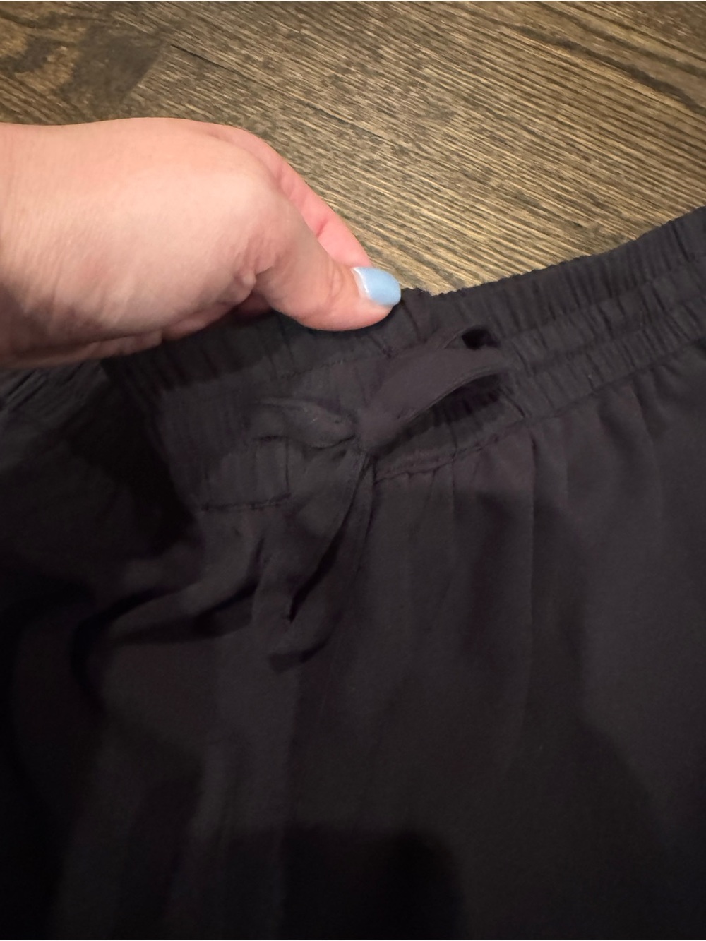 Aritzia Crepe Draw-String Shorts - Picture 3 of 6